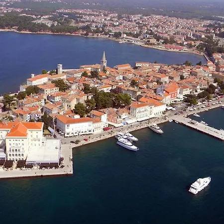 In With Swimming Pool Nyaraló